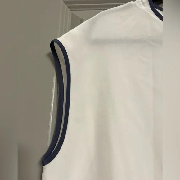 Vince Cream 100% Silk Top with Blue Trim Size Small - Boxy Fit - Picture 8 of 12